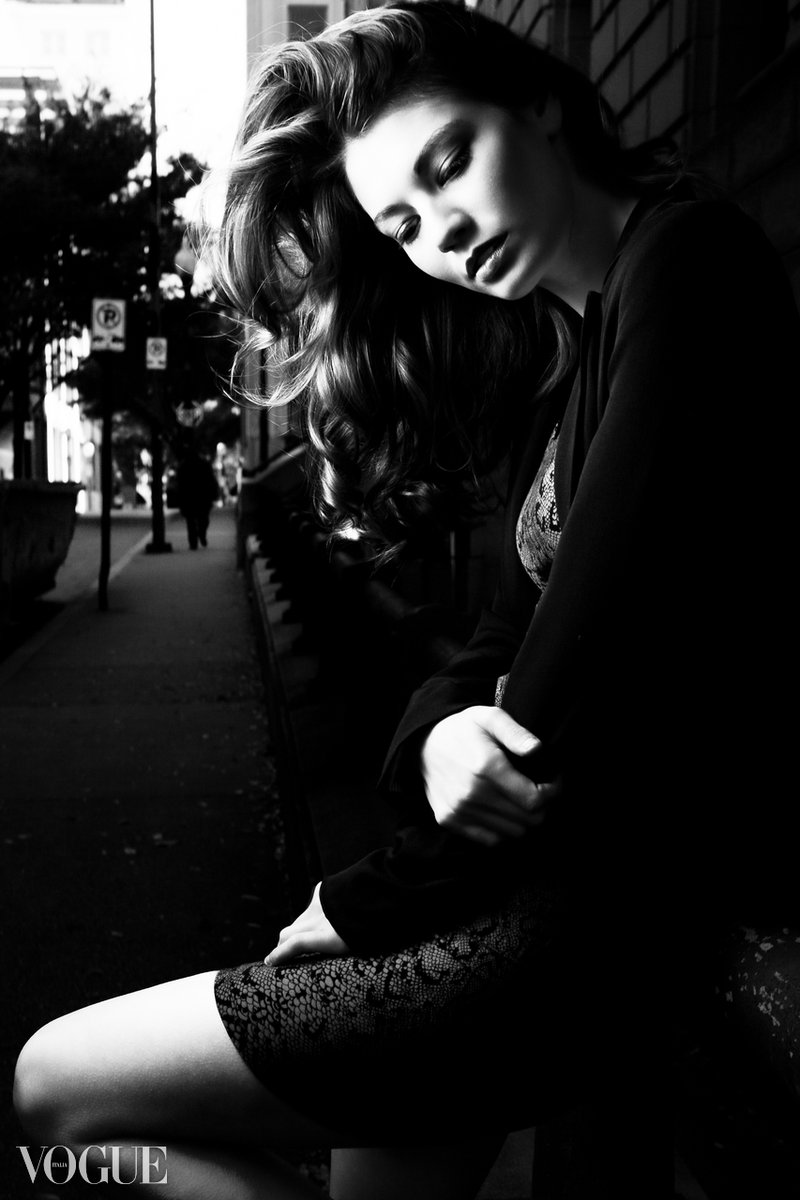 maxeremine's tweet photo. 光と影、その境界に。

PhotoVogue 選出作品
モデル：Julia Savage

#ポートレート #モノクロ写真 https://t.co/c4EViK0ML1