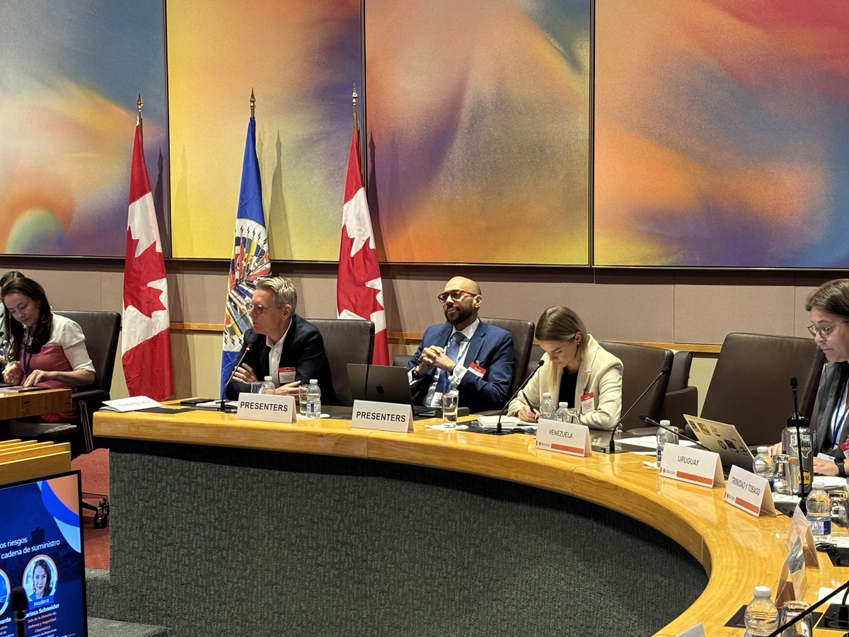 OEA_Cyber's tweet photo. En la segunda jornada de #OASCBMs26, profundizamos sobre la cooperación regional para abordar los riesgos cibernéticos relacionados con la seguridad de la cadena de suministro.

Junto a expertos de @BlackBerry y del @cybercentre_ca, y con la participación activa de los Estados miembros de @OEA_Oficial, intercambiamos perspectivas sobre los desafíos y oportunidades en esta materia.

Además, a través de un ejercicio práctico, los participantes fortalecieron la coordinación entre responsables de políticas públicas y equipos CSIRT, contribuyendo a una mayor preparación y resiliencia frente a incidentes cibernéticos 🌐🌎🔐