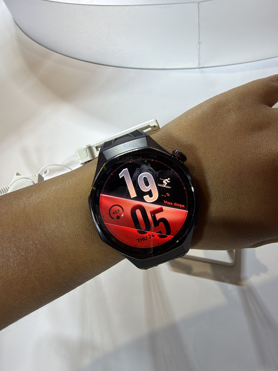 tmk_danik's tweet photo. สวย จอใหญ่ เหมาะกับมือสุดๆๆ 💚💛🖤

HUAWEI WATCH GT 7 X Mile

#HUAWEIWatchGT7xMilePhakphum
#MilePhakphum https://t.co/fuJeK81gut