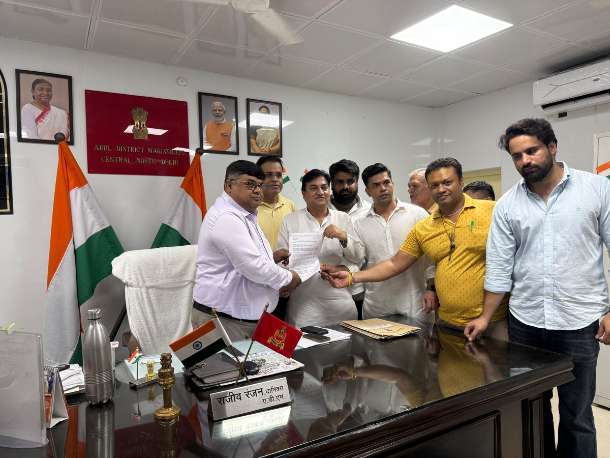 INCOBCDept's tweet photo. OBC हक़ की हुंकार — दिल्ली ✊

जाति जनगणना में OBC की वैज्ञानिक एवं प्रमाणित गणना की मांग को लेकर आदर्श नगर में जिलाधिकारी कार्यालय को ज्ञापन सौंपा गया।
ज्ञापन में मानकीकृत जाति सूची एवं वैज्ञानिक कोड की मांग रखी गई।
@DrJaihind https://t.co/qHuBiK9Fve