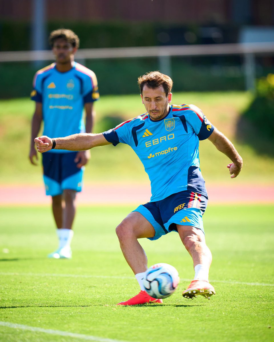 RealSociedad's tweet photo. 🌎🌍 Siguen trabajando. 💪 https://t.co/7VsDmwIIdF
