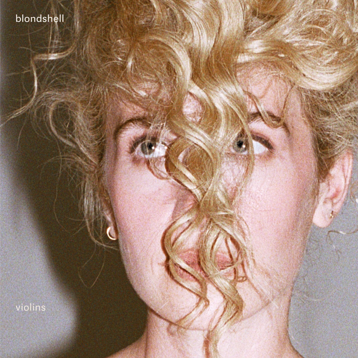 Under_Radar_Mag's tweet photo. Blondshell’s "Violins" is out tomorrow via Partisan. Andy Von Pip reviews the third album for Under the Radar.

“Raw, unflinching lyrics with soaring, anthemic melodies.”

Read it here:

https://t.co/ZSwN1qtdf6 https://t.co/BoUY6vTDaQ
