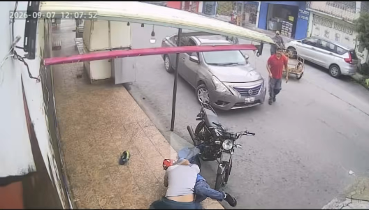 ShaoranVT's tweet photo. @DominiodePrismo Ya fueron 3 veces, pero encontraron al angelito y un vecino ya le explicó por que está mal https://t.co/xYrjxXCOQw
