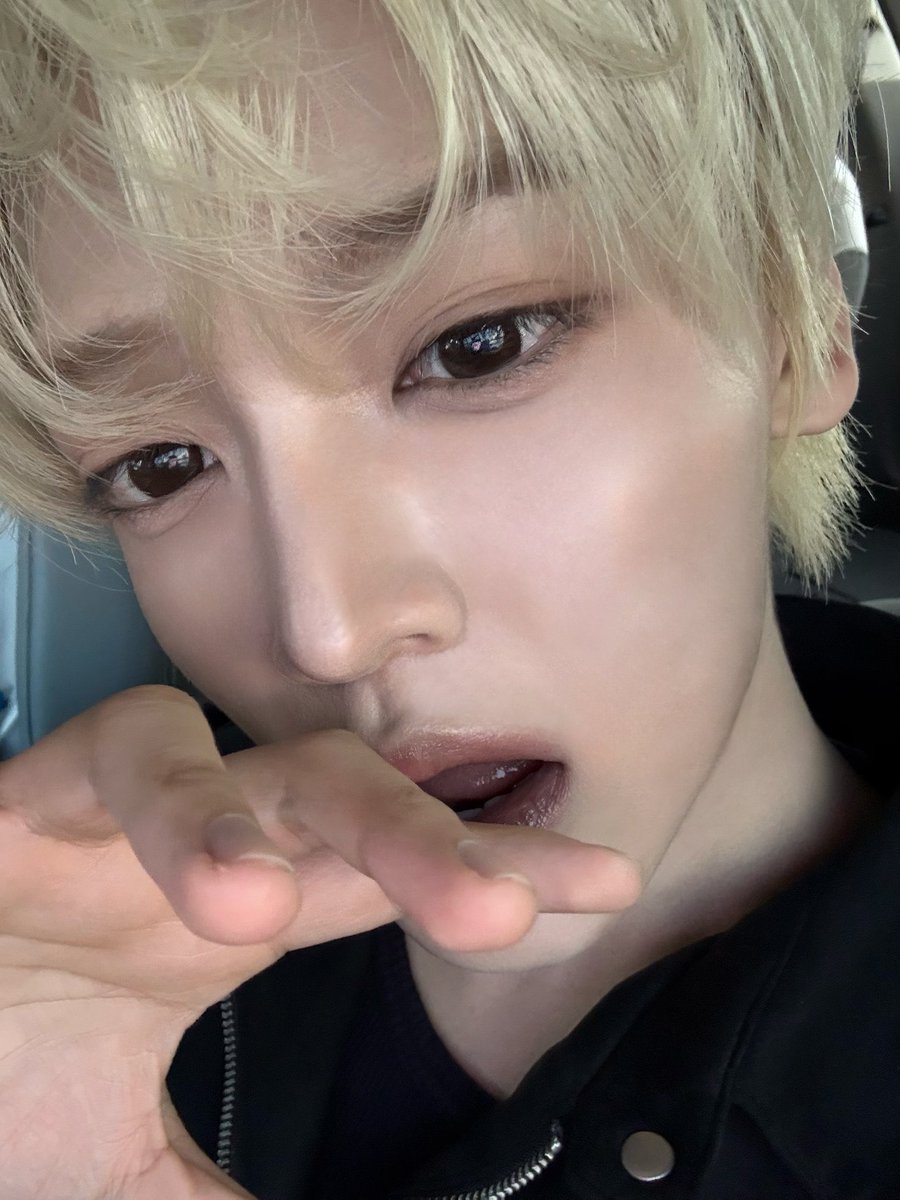 panzzan_g's tweet photo. 보2플 파이널 1주년이자

머리 하나 바꿨다고 실트갔던 장한음 금발도 1주년이라네요.. 다시한번 감상하십쇼 https://t.co/GVAQUJw8q6