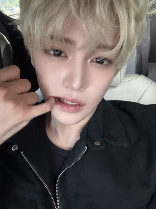 panzzan_g's tweet photo. 보2플 파이널 1주년이자

머리 하나 바꿨다고 실트갔던 장한음 금발도 1주년이라네요.. 다시한번 감상하십쇼 https://t.co/GVAQUJw8q6