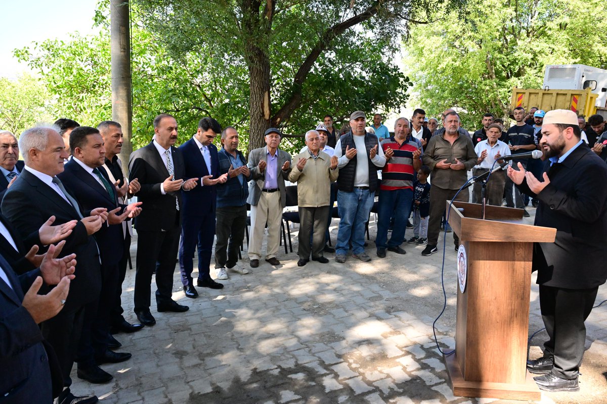 Abdullah_Erin47's tweet photo. Yassıören köyümüzde uzun yıllar hemşehrilerimiz tarafından mesire alanı olarak kullanılan, ancak zamanla bakımsız ve âtıl hâle gelen alanı, köylülerimizin talepleri doğrultusunda İl Özel İdaremiz tarafından yeniden düzenleyerek hizmete sunduk.

Köylülerimizle birlikte açılışını gerçekleştirdiğimiz mesire alanımızın Yassıörenli hemşehrilerimizin bir araya gelmesine, birlik ve beraberliğimizin güçlenmesine vesile olmasını diliyor; hayırlı, bereketli ve güzel günlerde kullanılmasını temenni ediyorum.

Mesire alanımızı yeniden düzenleyerek köylülerimizin hizmetine sunan İl Özel İdaremize, değerli çalışanlarına ve bu hizmete vesile olan İl Genel Meclis Başkanımıza ve İl Genel Meclisimizin kıymetli üyelerine teşekkür ediyorum.