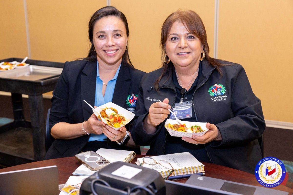 RegionOneESC's tweet photo. A taste of what’s possible with local ingredients! 🍅 School systems in our Child Nutrition Program – South Texas Cooperative watched a chef prepare a dish with homegrown ingredients and explored ways to bring more locally grown foods into school meals. https://t.co/PUo2Xy9yBK