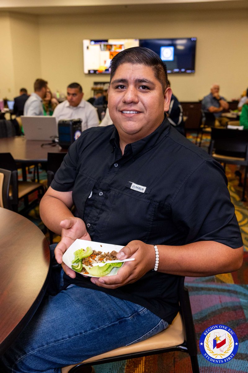 RegionOneESC's tweet photo. A taste of what’s possible with local ingredients! 🍅 School systems in our Child Nutrition Program – South Texas Cooperative watched a chef prepare a dish with homegrown ingredients and explored ways to bring more locally grown foods into school meals. https://t.co/PUo2Xy9yBK