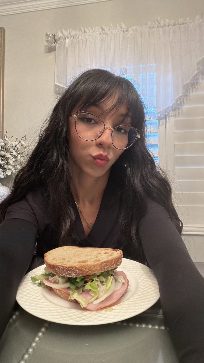 jsm111n's tweet photo. sandwich(: https://t.co/lZst0ooWx2