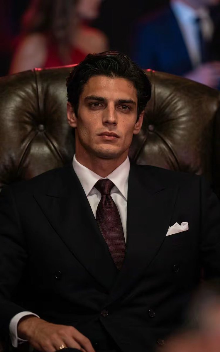 kingfujoshi309's tweet photo. a legend once said, "a better offer though far more reassuring and tantalizing," *gunshots*

#RoyalBloodAndMafiaKnight 
#RoyalBloodMafiaKnight
#ArianConti 
#CalebWhitmore https://t.co/OLlCxVTp3q