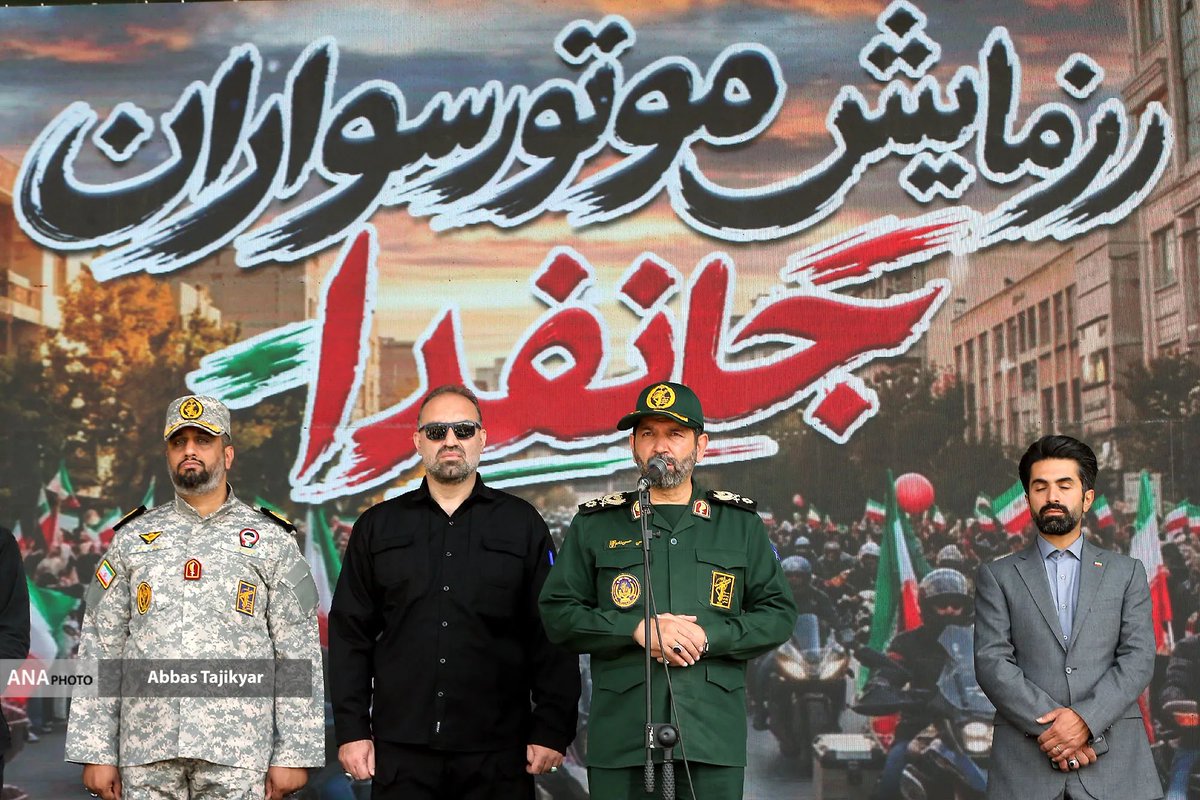 NajafiF34778's tweet photo. #رزمایش_40هزار_موتورسوار_جانفدا 
ای وطن با تو بسته ام عهدی ، جانم از آنِ دوست ، تن تا هست ! https://t.co/8DVkn6nY7P