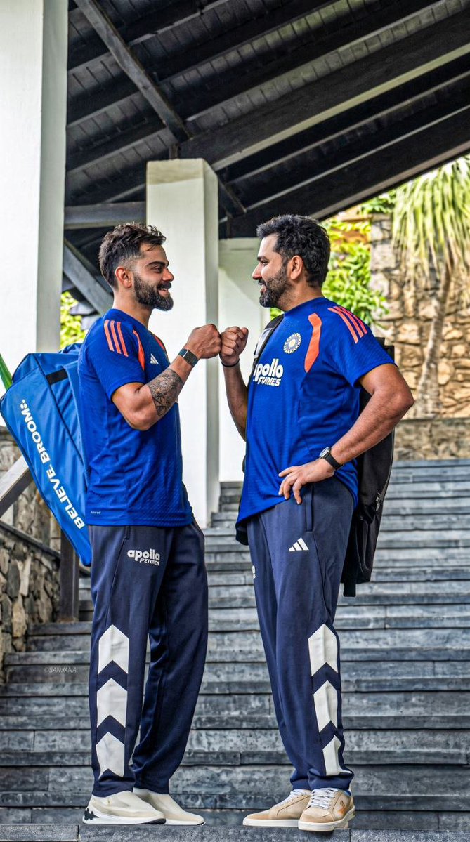 ThecoolMahi's tweet photo. Virat Kohli and Rohit Sharma during a shoot ahead of ODI series.❤😍 https://t.co/KKXV864n4J