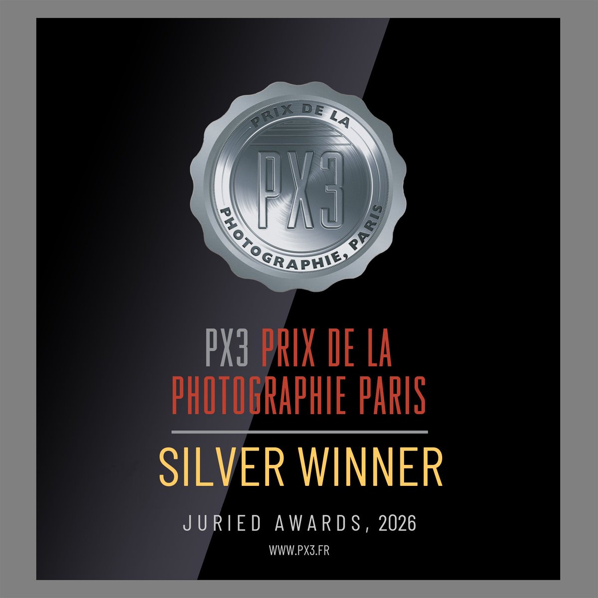 minoyaki's tweet photo. 国際フォトコンで入賞したいと思っていた目標をついに達成できた！

PX3（Prix de la Photographie Paris）に2作品エントリーして、Silver（Architecture / Interior）とHM（Architecture/Abstract）という結果を得ることができた。

複数のコミュニティに入っているのですが、それぞれから、多様で的確で時に厳しい講評もいただいたことが結果に繋がったのだと思っています。

とにかく今は嬉しいの一言に尽きます。