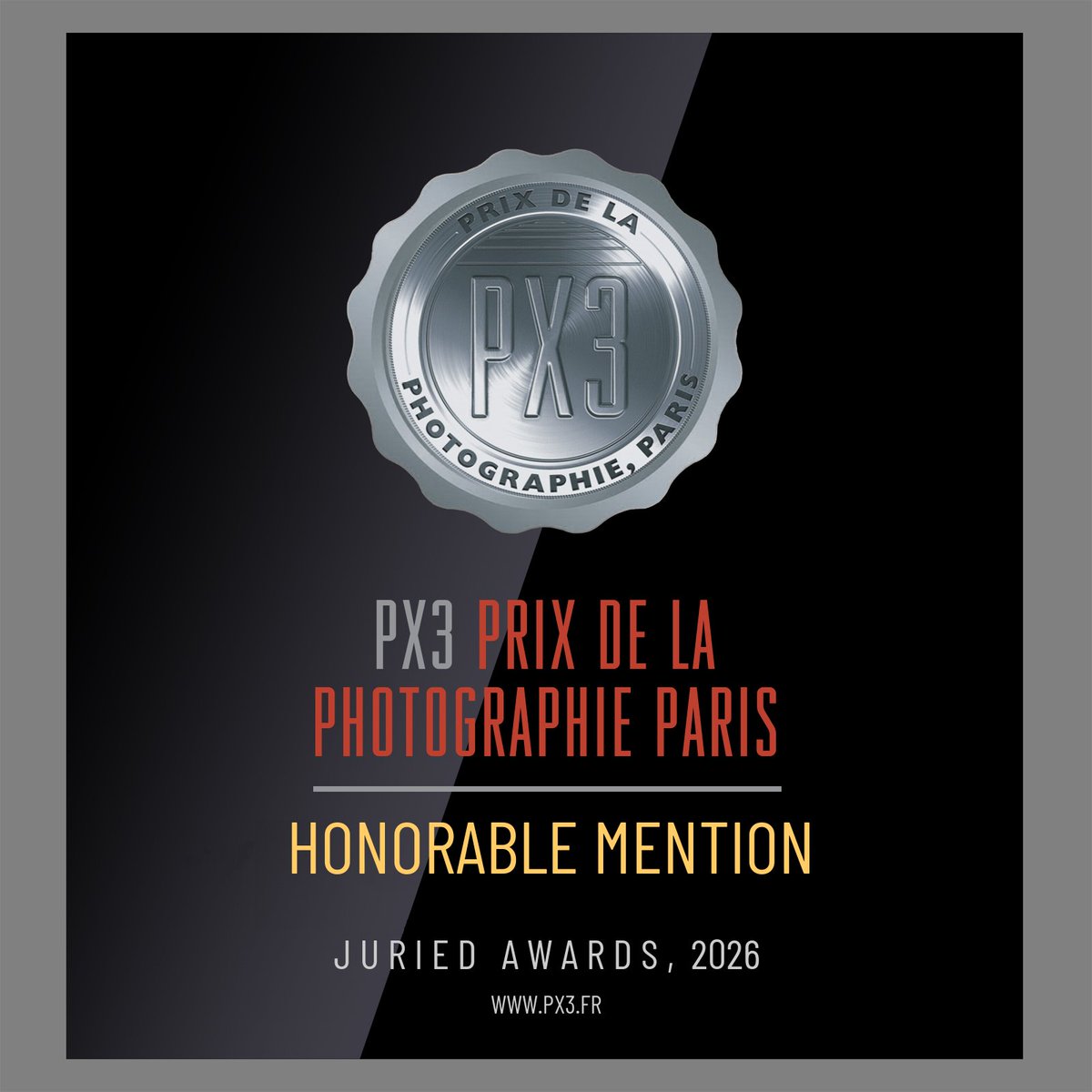 minoyaki's tweet photo. 国際フォトコンで入賞したいと思っていた目標をついに達成できた！

PX3（Prix de la Photographie Paris）に2作品エントリーして、Silver（Architecture / Interior）とHM（Architecture/Abstract）という結果を得ることができた。

複数のコミュニティに入っているのですが、それぞれから、多様で的確で時に厳しい講評もいただいたことが結果に繋がったのだと思っています。

とにかく今は嬉しいの一言に尽きます。