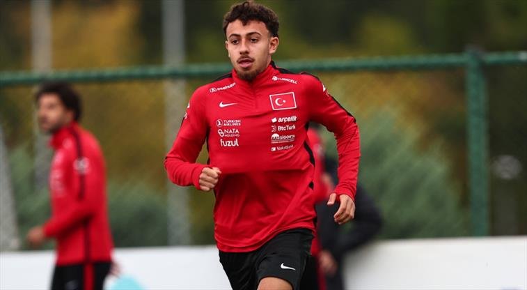 Hspsport90's tweet photo. 🚨İlhan Fakılı A milli takım'dan U21 milli takım'a geçici olarak dahil oldu; Ukrayna maçından sonra A milli takıma geri dönecek. 🇹🇷
#Amillitakim #İlhanFakılı https://t.co/qlmo6yrYDx