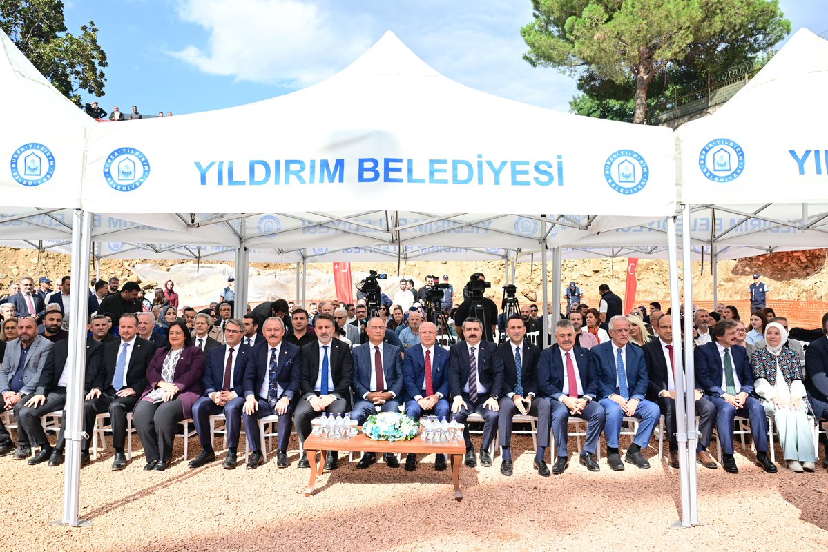 oktayyilmaz16's tweet photo. AK Parti Genel Başkan Vekilimiz Efkan Âlâ’nın katılımlarıyla, Duaçınarı Kültür ve Yaşam Merkezi’mizin temel atma törenini gerçekleştirdik. 

Duaçınarı’nda yükselecek bu merkez; gençlerimizin kendilerini keşfedeceği, kadınlarımızın emeklerini değerle buluşturacağı, hemşehrilerimizin kültür ve sanatla iç içe olacağı yeni bir buluşma noktası olacak. Şimdiden Yıldırım’ımıza, Bursa’mıza hayırlı olsun.

📍Duaçınarı Kültür ve Yaşam Merkezi