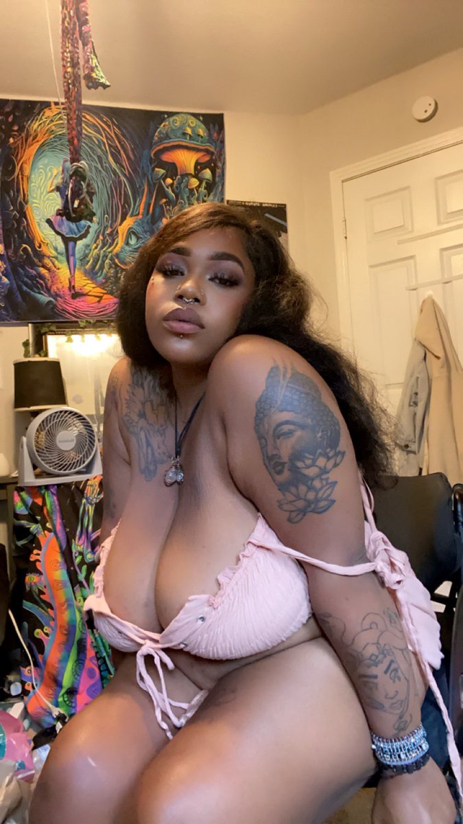thesweetmelonns's tweet photo. Do men still like black girls? https://t.co/KYYesC2HX3