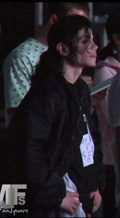 offthewalldemo's tweet photo. I refuse to ignore This Is It Michael because even through those circumstances, he was still our Michael. It's ok if you disagree! https://t.co/FHpDDCOeTT