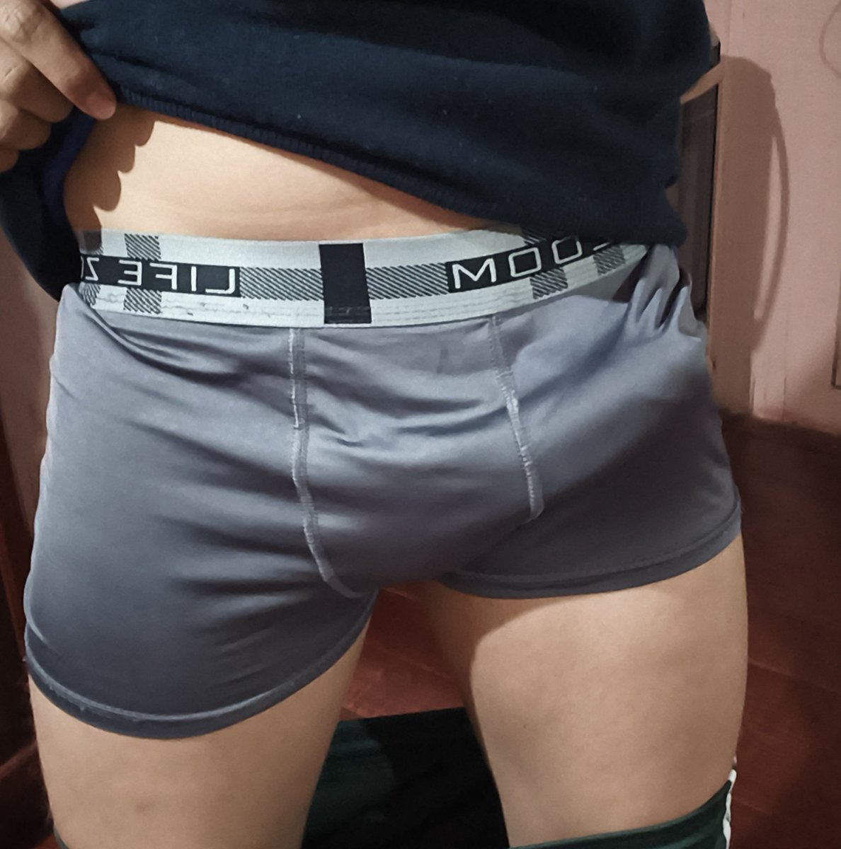 casike_sasuke's tweet photo. Alguém pra tirar ele pra fora 🤭🔥 

#pauzão 
#novinhodopirocão 
#nuds https://t.co/Fdim1vvK9F