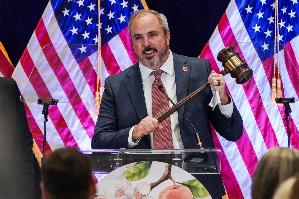 TheCalvinCooli1's tweet photo. 🚨Election News: RNC Chairman Joe Gruters says that Republicans will retain control of both chambers of Congress in November

@JoeGruters predicted that the GOP will hold 220 House seats and 53 Senate seats https://t.co/AGN2Hty3TQ