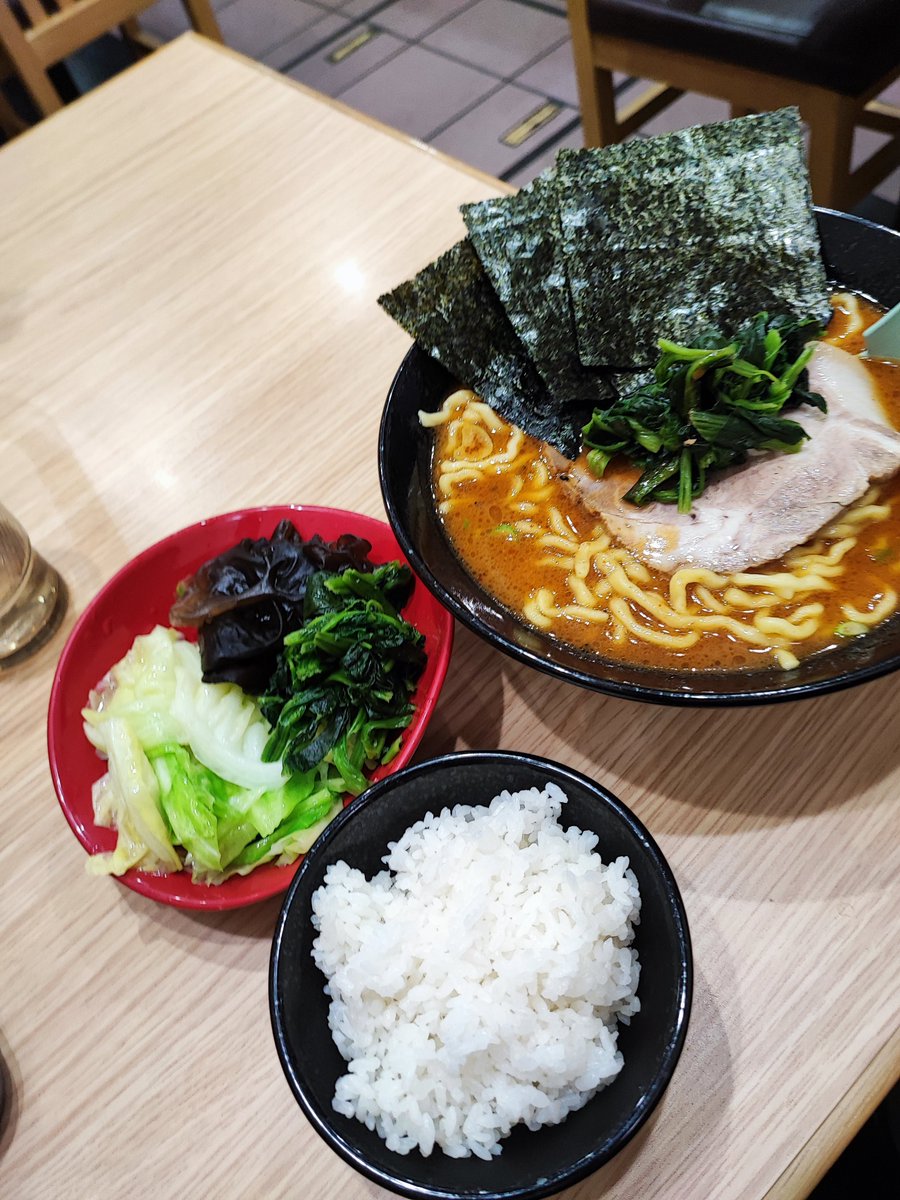 sabaideemaikrap's tweet photo. 新横浜から行きやすい
寿々㐂家
曙町店よく行ったなあ

大好きやった

向かいは怪しげですがｗ

この並びには大好きな「せんだい」もある　ええとこよ

せんだい↓ https://t.co/tghYH0q5kS