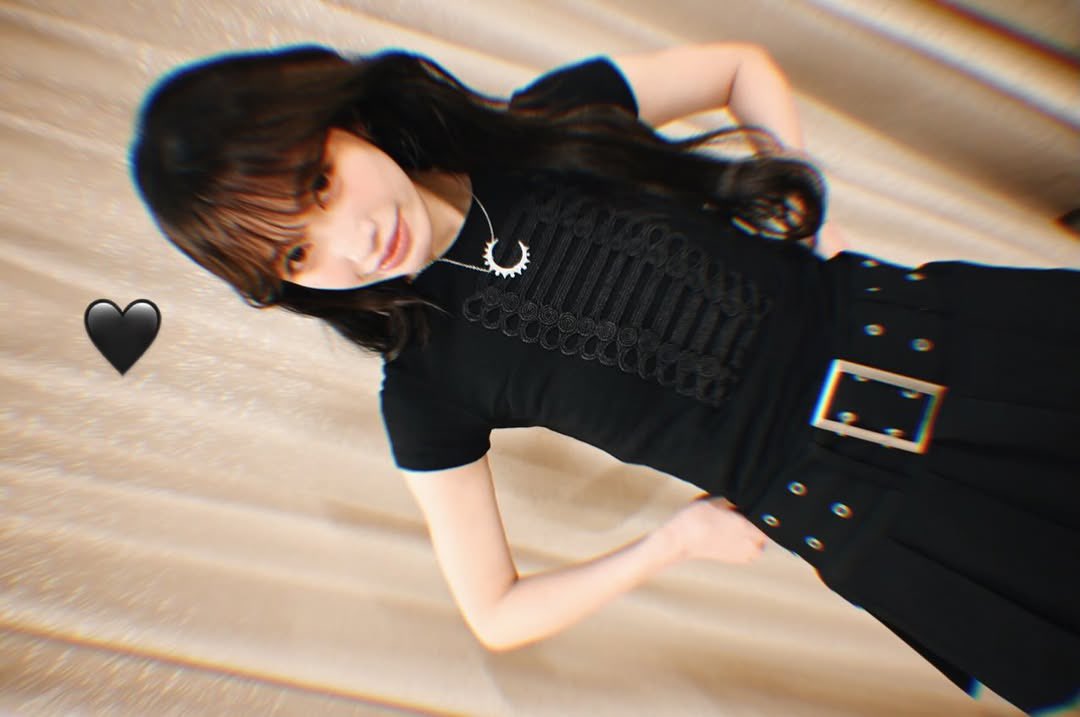 Shibakun26's tweet photo. インスタに公演の写真来てます✨あの月やっぱり去年に比べてピンクに変えてたんですね🌙
お守りのしっぽと共にツアーで沢山思い出作りましょう！ゆりかちゃんのおかげで初日素敵な思い出作れました🥰CHIHIROさんもYOURのお二人もありがとうございました！

#中村ゆりか 
#4UGALAXY https://t.co/DVPwSL7mWM