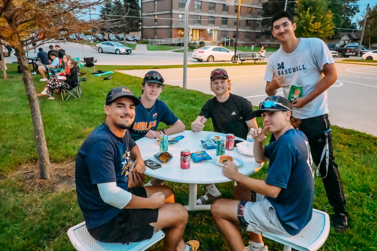 MidlandU's tweet photo. Last night, we continued our Homecoming Week activities with a Grill Out. Thank you to everyone who joined us! 💙🧡 https://t.co/lQXkIxQ5bR