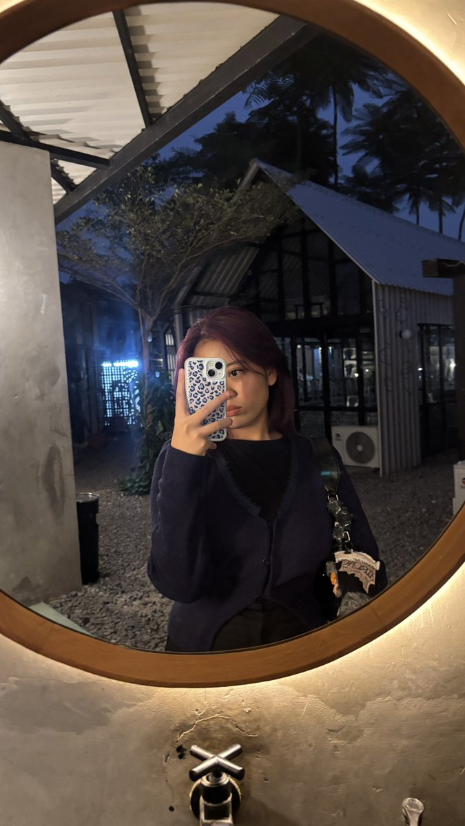 eightartt's tweet photo. [QUEER FRIENDSHIP APPLICATION]  
name: tii
age: umur ga ada yang tau
occupation: pengacara (pengangguran gada acara)
hobbies: main emel, nonton film, tidur
zodiac: ♋️
height: 158 kayaknya??
fun fact: suka ganti skin n i am so f pelor https://t.co/ffndITW3Nt