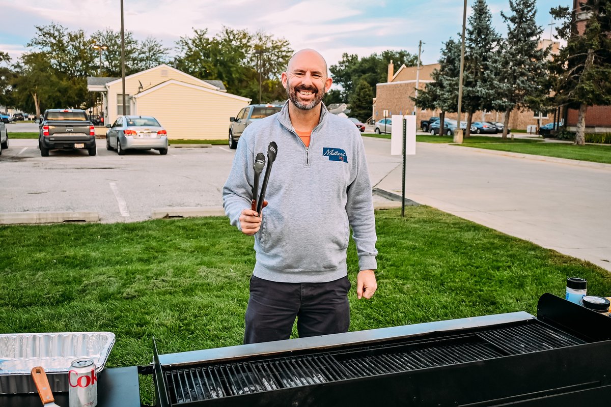 MidlandU's tweet photo. Last night, we continued our Homecoming Week activities with a Grill Out. Thank you to everyone who joined us! 💙🧡 https://t.co/lQXkIxQ5bR