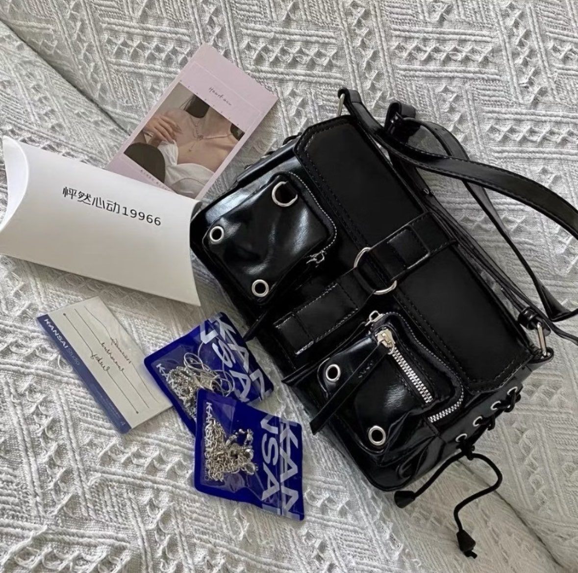 dumbchives's tweet photo. i think may bagong concert bag na ako?! SOOO PRETTYYYY!!! bagay siya in any outfits omggg check this out π
https://t.co/RCcmoN4qJC
#ENHYPEN #Dunkin_ENDLESS #ENHYPEN_Funmeet https://t.co/7apfItlV9m