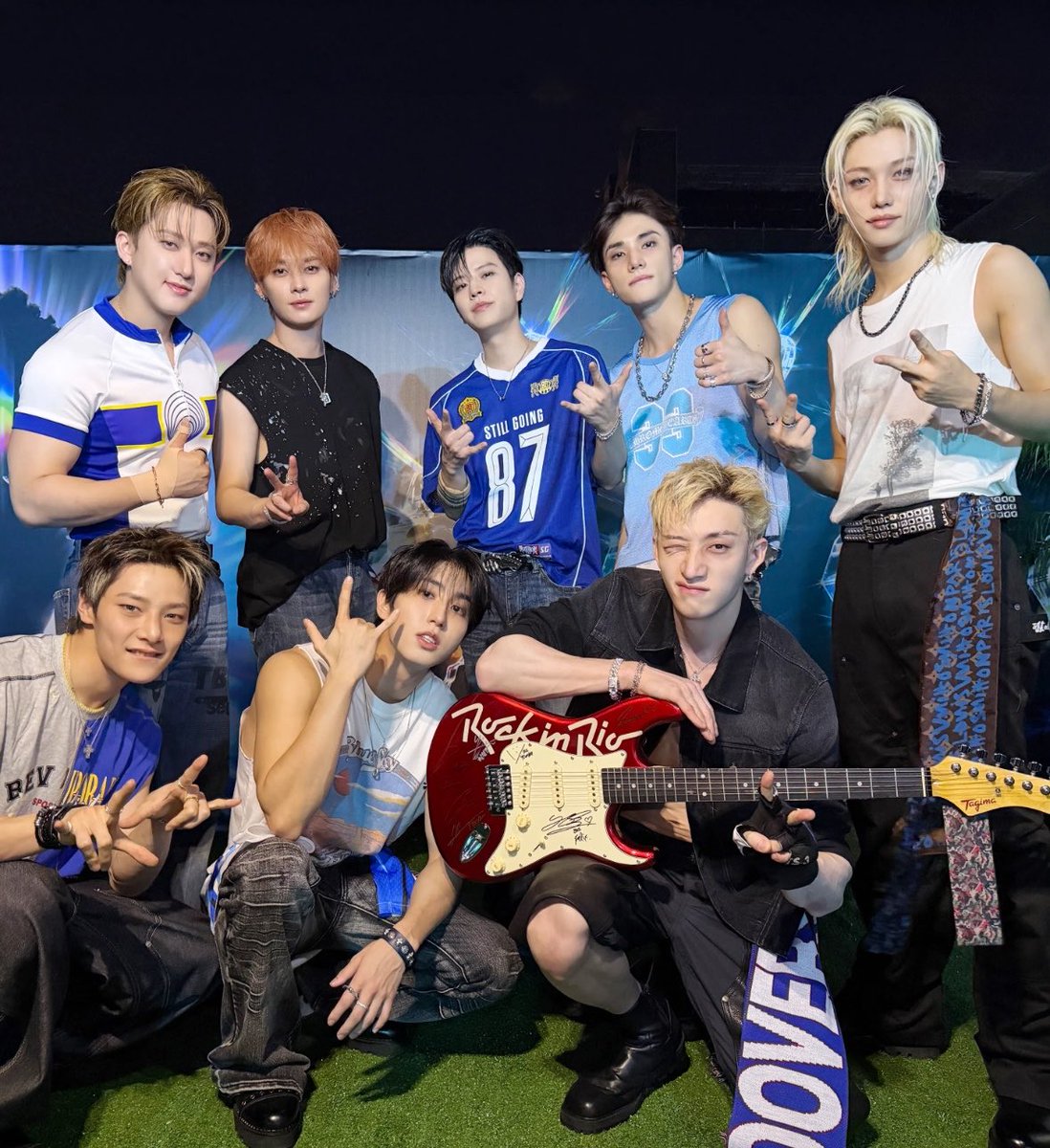 shoyoskz's tweet photo. stray kids signing the guitar for the rock in rio auction!!

“play for a cause” is a organization that helps and donate to +125 different socials institutions. rock in rio is their partner and when the festival happens, they select artists to autograph items like shirts and guitars and put to auction in which the money is given to the socials institutions.