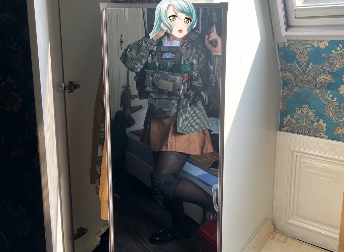 cyxjrx's tweet photo. 冰川夜沙说是 突发奇想随手搭配一下，家里没别的现代背心了，先用着07色ARC V2 #尼龙 #男娘 #bangdream https://t.co/2IKNW5Mltv