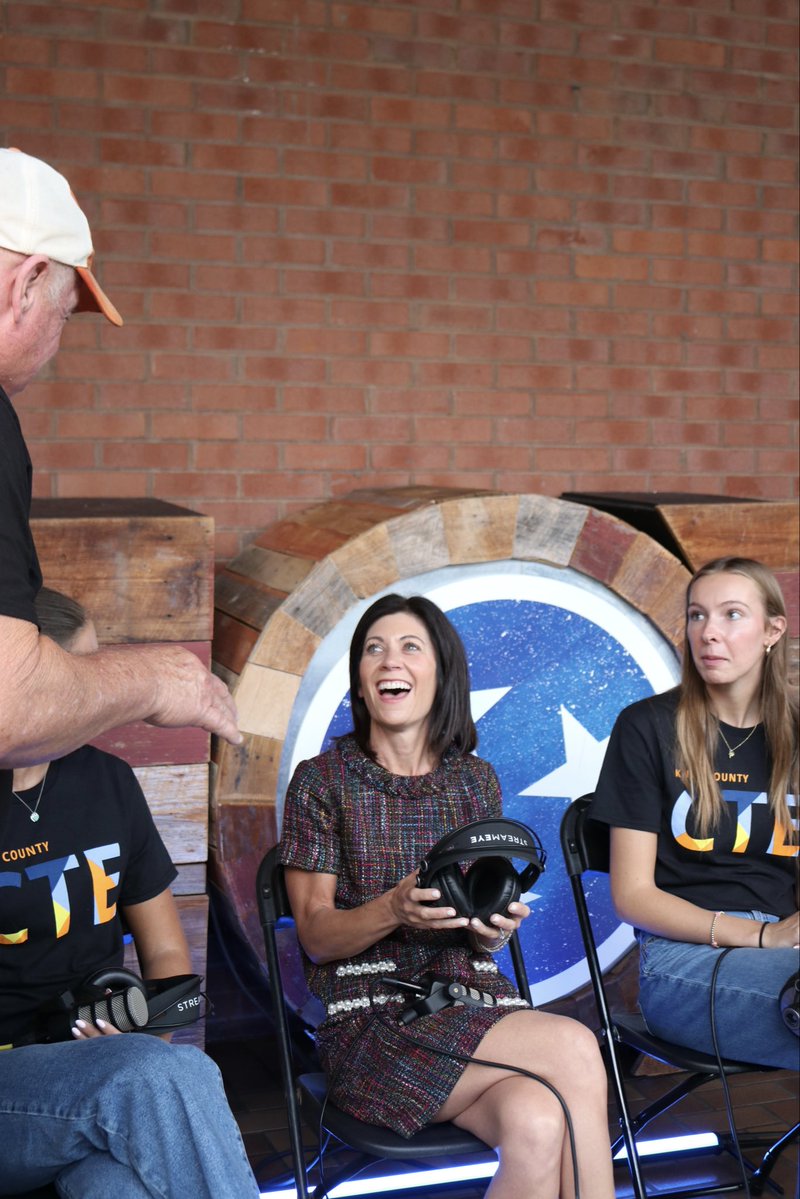 knoxcountymayor's tweet photo. This week, I had the pleasure of joining the inaugural episode of the 865 Live Podcast!

This student led initiative gives Knox County students the opportunity to connect with community leaders while highlighting the people and industries that make our community so special. https://t.co/qfGerepUKA