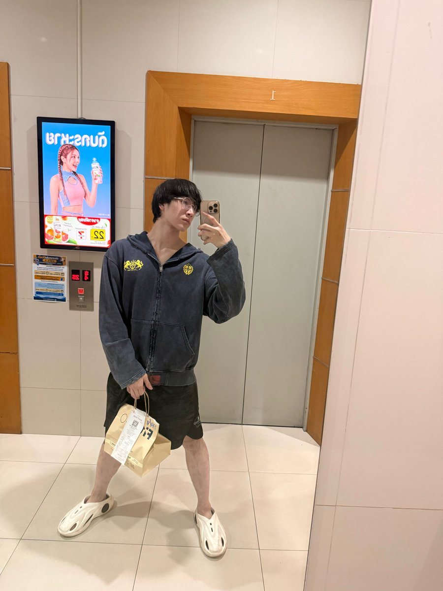 p_putterr's tweet photo. late night cravings hit different🍳🍟 #puttersupakorn https://t.co/baQp4fZDb3