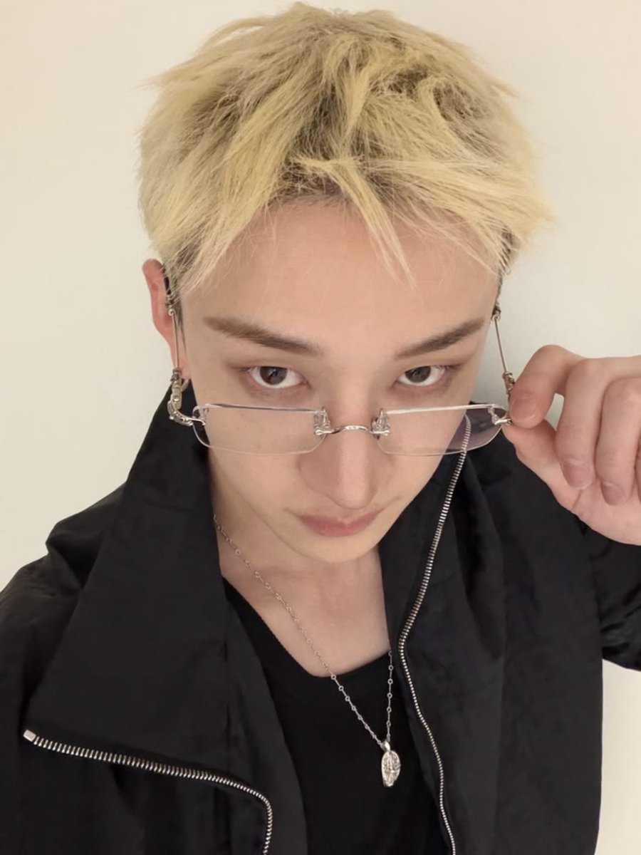 hanphoenixx's tweet photo. nós quando somos loiros ceguinhos

#StaySelcaDay #SSD #BangChan #StrayKids @Stray_Kids https://t.co/lF5jIhZHUK