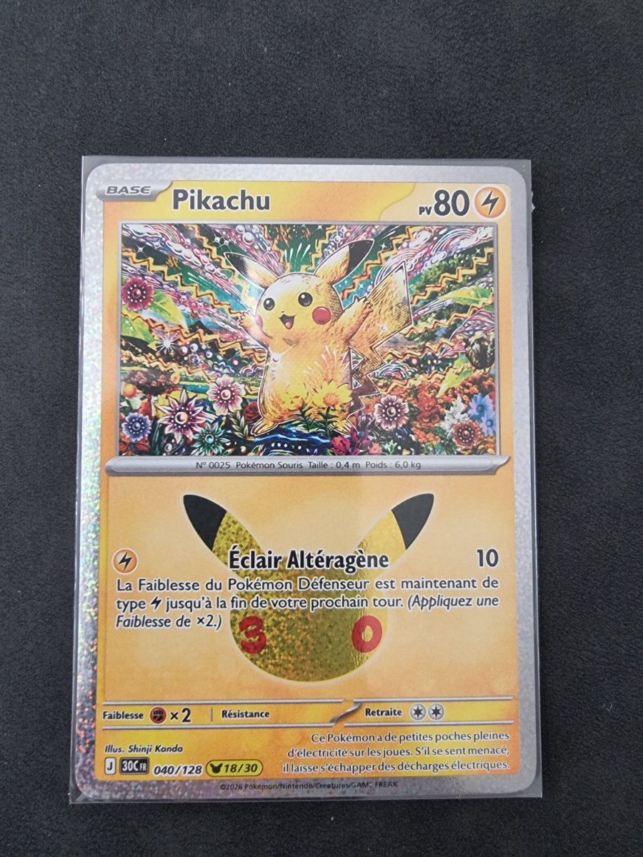 Gypso000's tweet photo. Oui je reviens 5j apres 😅
Jour 39 !
Avec le boulot et rien sur les 30ans ca m'a un peu déprimé mdrr.
Maiiiiiis j'ai pu ouvrir 2 boosters et j'ai 3 (4 ?) pikachus à vous présenter !
Voici le premier, merci M.Kanda pour cette nouvelle masterclass https://t.co/WHt4MEWE4U