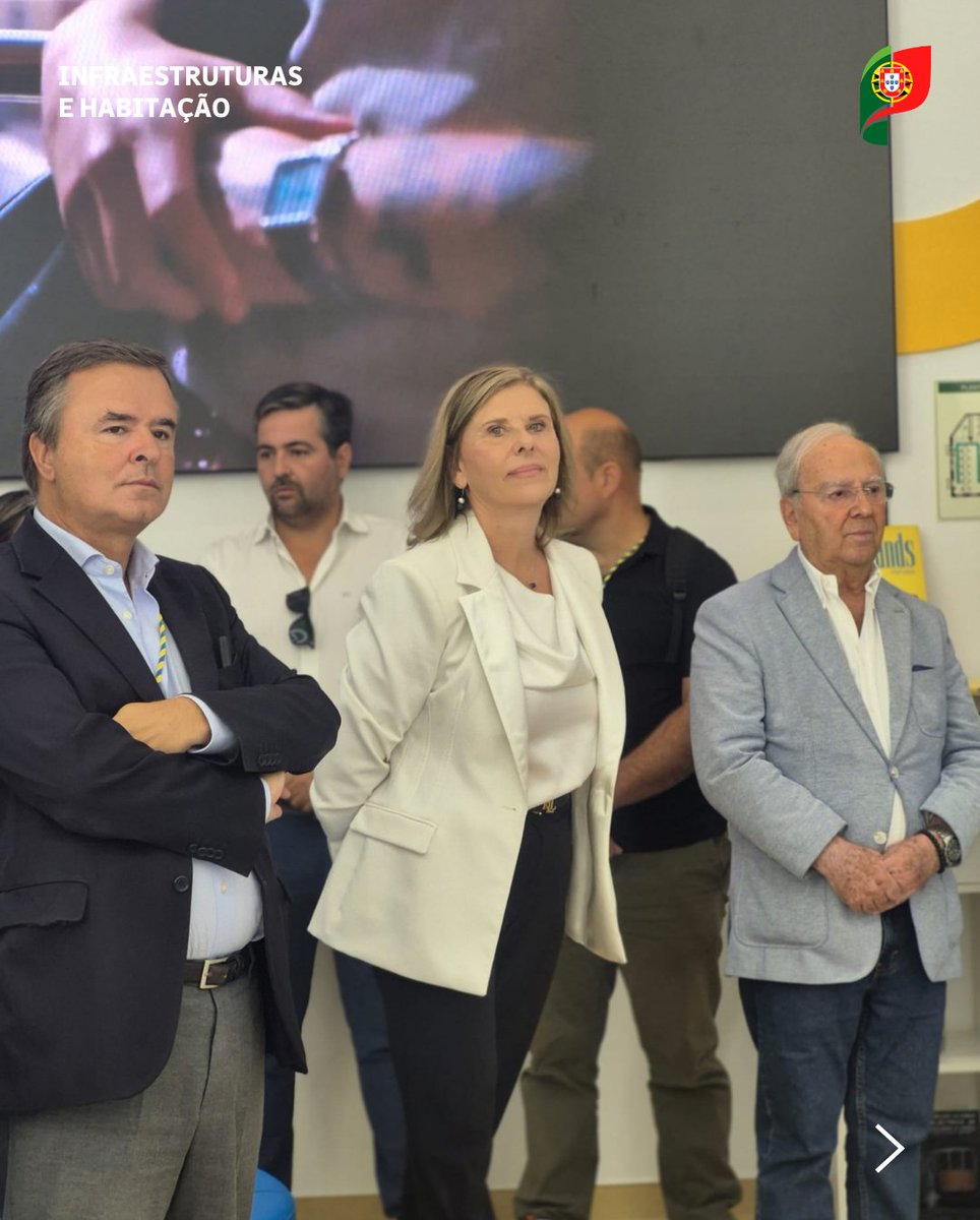 iestruturas_pt's tweet photo. Secretária de Estado da Mobilidade, Cristina Pinto Dias, participou na reabertura da histórica loja da Carris no Arco do Cego, agora reconvertida num espaço mais moderno, confortável e com maior capacidade de atendimento.
#MIH https://t.co/JrwzTKqapT