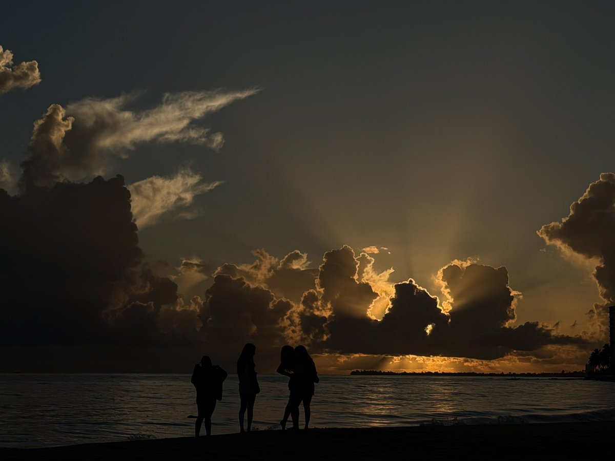 vladiskld's tweet photo. amanecer promedio en puerto rico https://t.co/dlydUJ1kyl