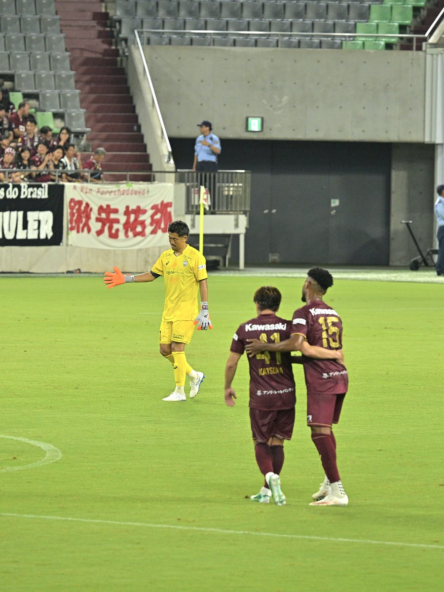 aayk_14's tweet photo. 試合終了
ジエゴに付き添ってもらって整列へ https://t.co/ACooWQlIMX