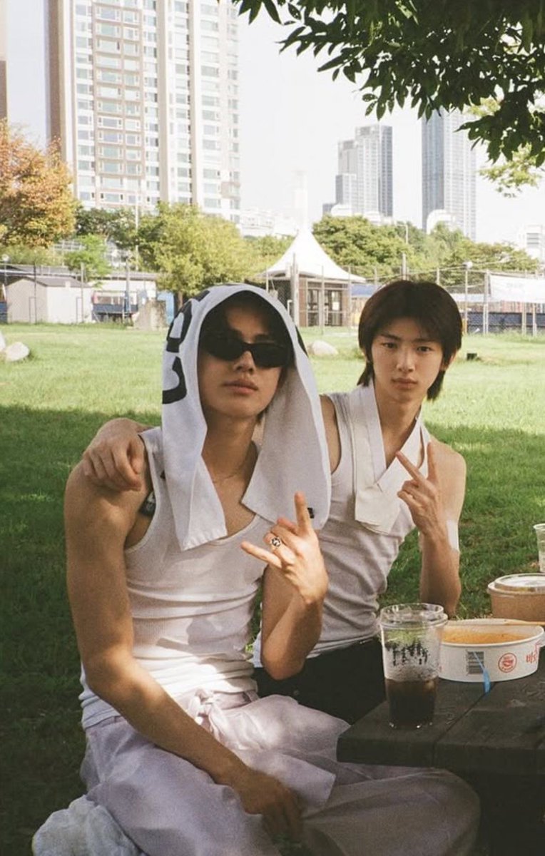 eommorish's tweet photo. 햅삐 추석   ♡ ♡ ♡ ♡ https://t.co/awNWxwpEgo