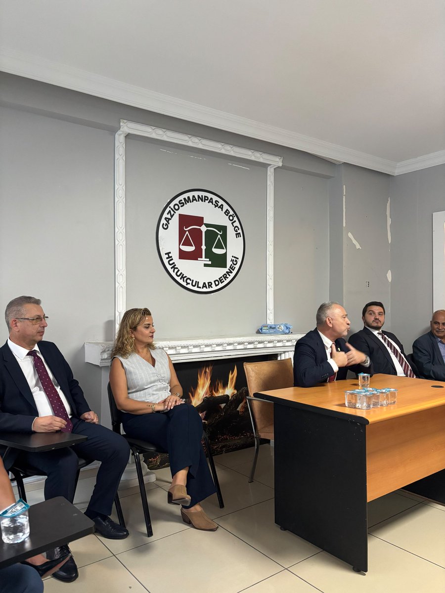 cumhuriyetciav's tweet photo. Gaziosmanpaşa Bölge Hukukçular Derneğinde meslektaşlarımızla bir araya geldik. https://t.co/QHvXYcH5eL
