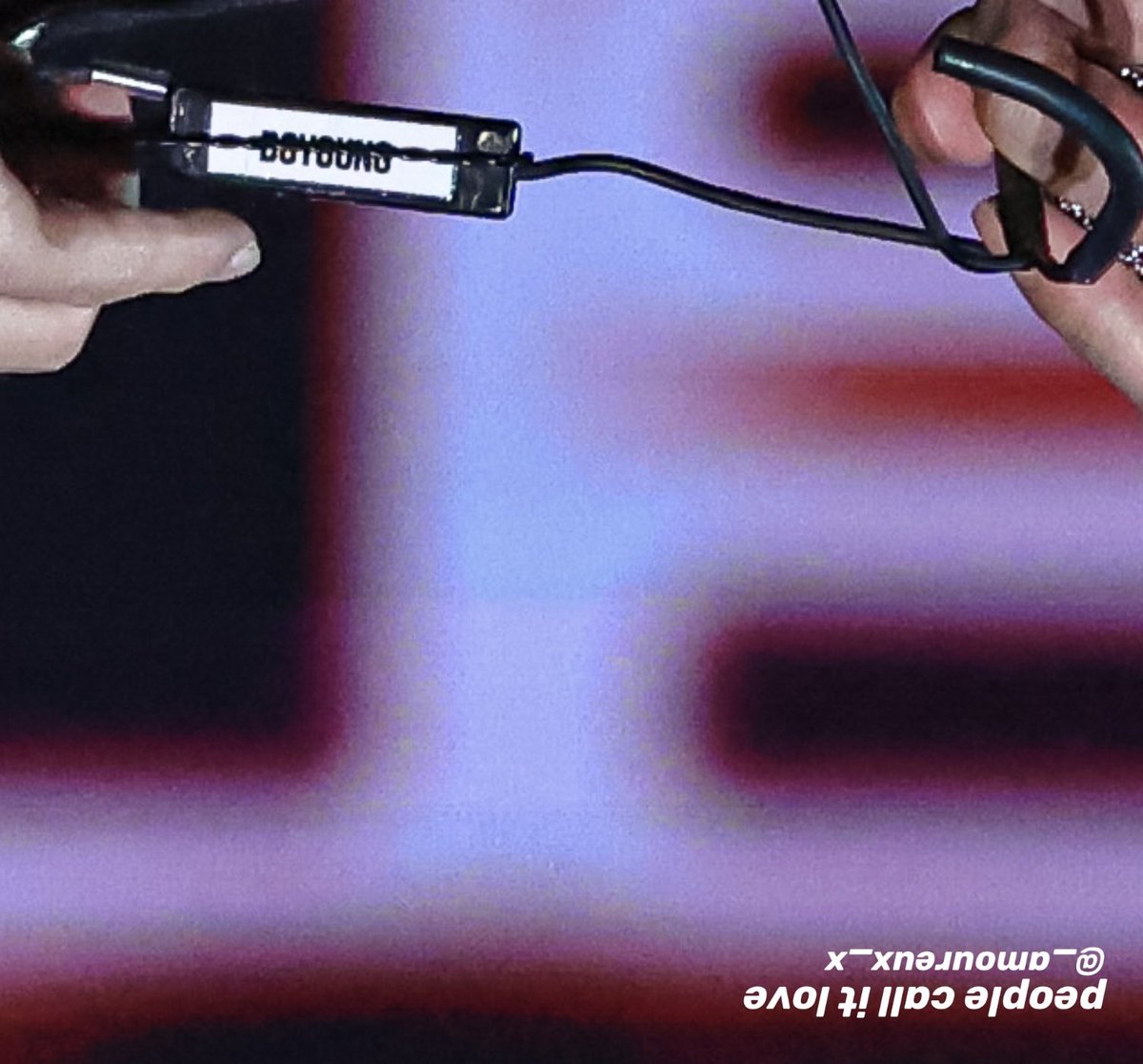 jaedoloops's tweet photo. jaehyun wearing doyoung’s headset mic? https://t.co/74TUf1EIhH