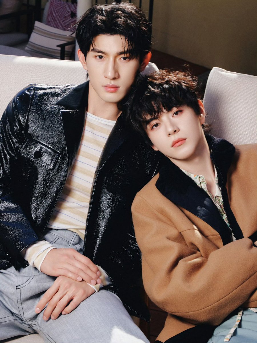 boyslovehub's tweet photo. Milan’s most eye-catching couple, AyLio at the Onitsuka Tiger show. #OnitsukaTigerXAylio https://t.co/gvl9kfPYET