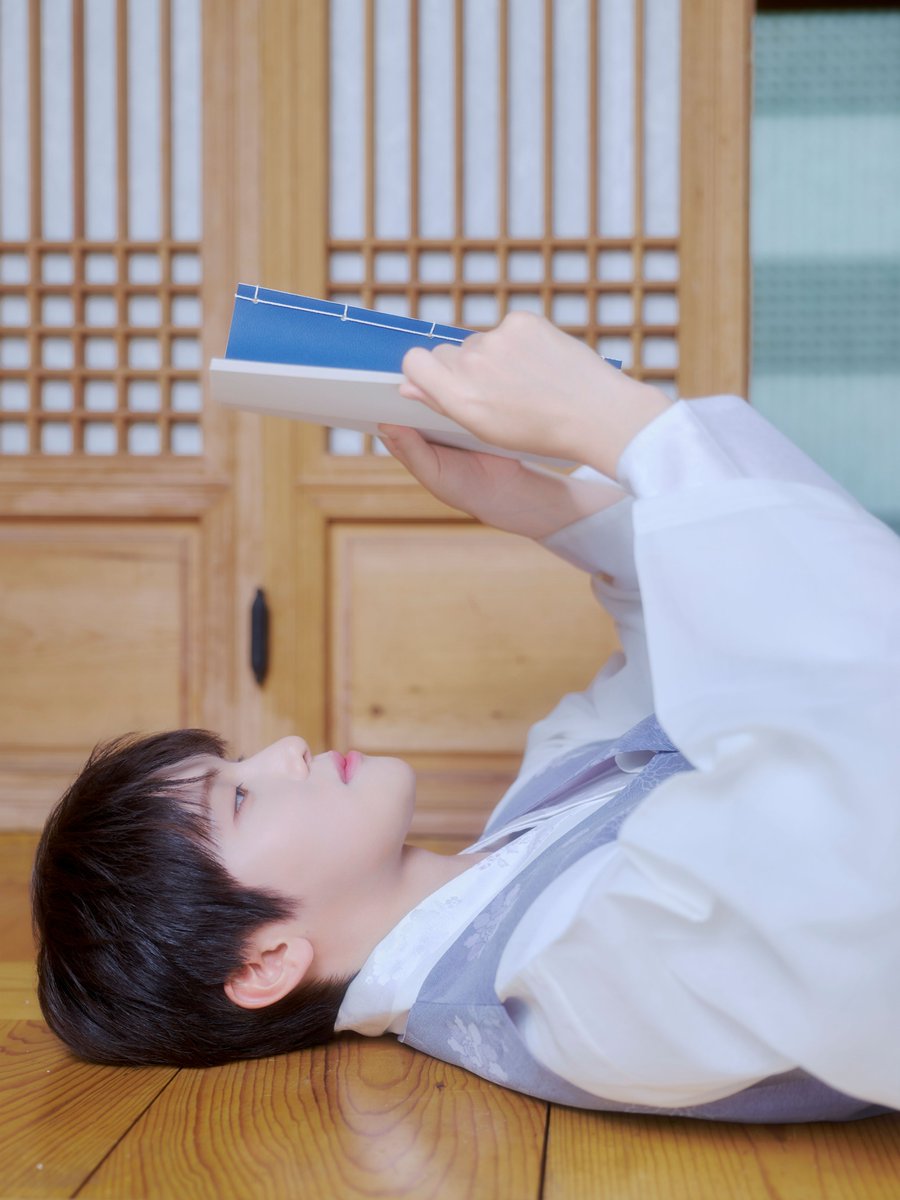 AEN_offcl's tweet photo. 2026 CHUSEOK PHOTO 2

#JIYONG #지용

#AEN #에이엔
#2026CHUSEOKwithAEN https://t.co/eIwwSgwIyA