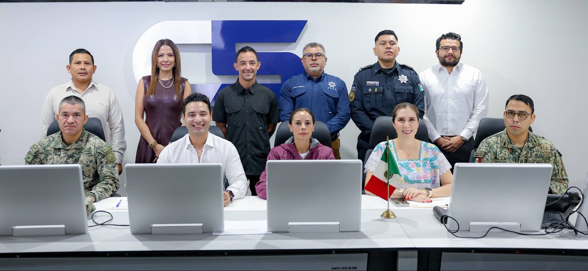 JaimePBarri's tweet photo. Nos reunimos con nuestra presidenta municipal Ana Paty Peralta y el equipo de trabajo que conforma la Mesa de Paz Regional, un espacio que nos permite seguir sumando esfuerzos, compartir estrategias y fortalecer la coordinación entre instituciones.
1/2 https://t.co/fKpOZoDLC7