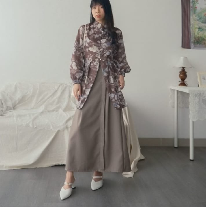 febbyieay's tweet photo. design bagian lengan, kerah, pinggang, sampai kancingnya cantikkk banget. motif bunganya nambahin looks feminine💗

tunik kebaya modern:
🔗https://t.co/5BO3ks7sUS https://t.co/40lexHwx2C