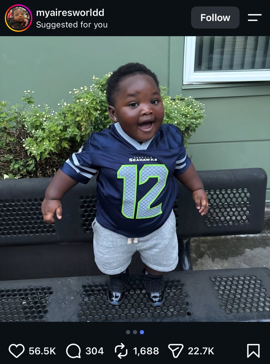 vountee's tweet photo. just got the news Chunk is a Seahawks fan, and I couldn't have started my morning better https://t.co/bV1x5EqHqf