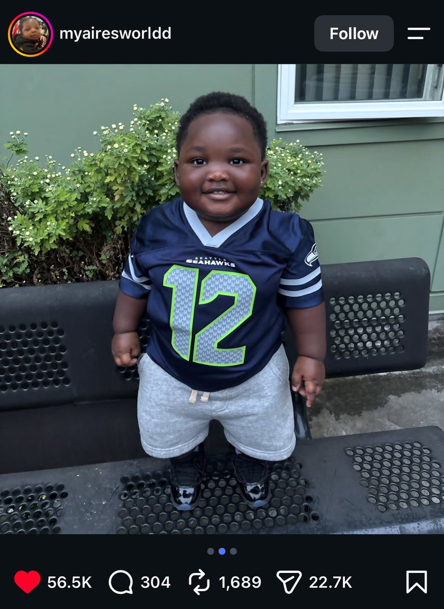 vountee's tweet photo. just got the news Chunk is a Seahawks fan, and I couldn't have started my morning better https://t.co/bV1x5EqHqf