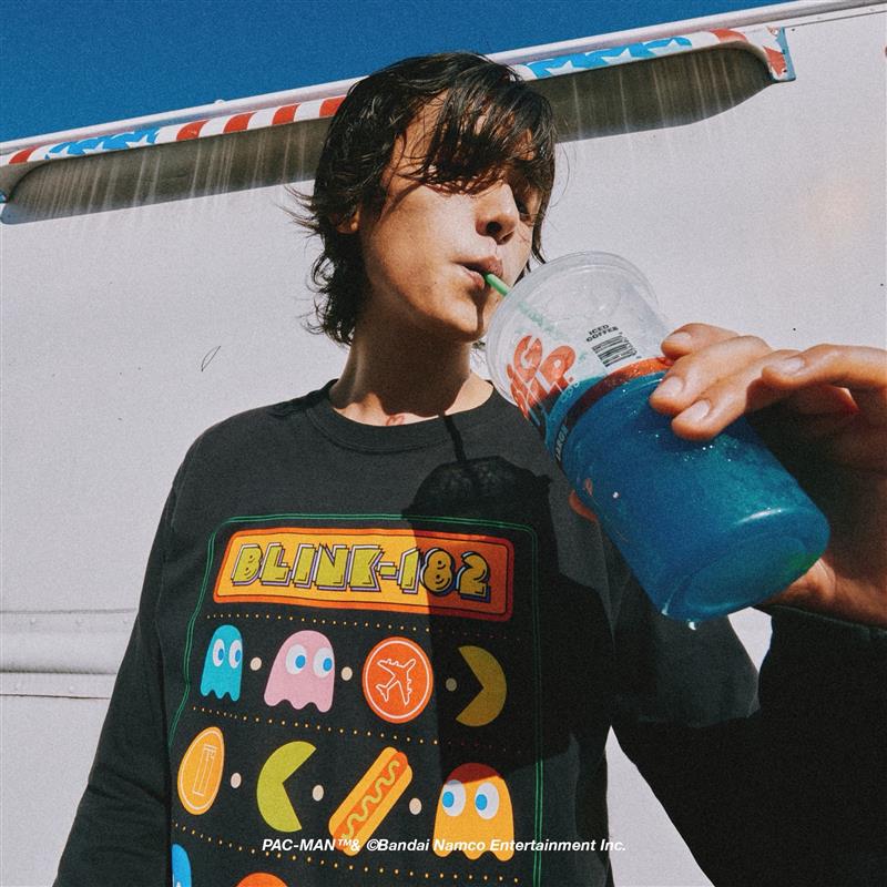 officialpacman's tweet photo. PAC-MAN x @blink182 Snack Breaks is live now on YouTube! 🍒 Watch the episode and shop an all new merch collection live on the blink-182 store.

https://t.co/Pjm08Xkuns https://t.co/t9AcnMuNRC