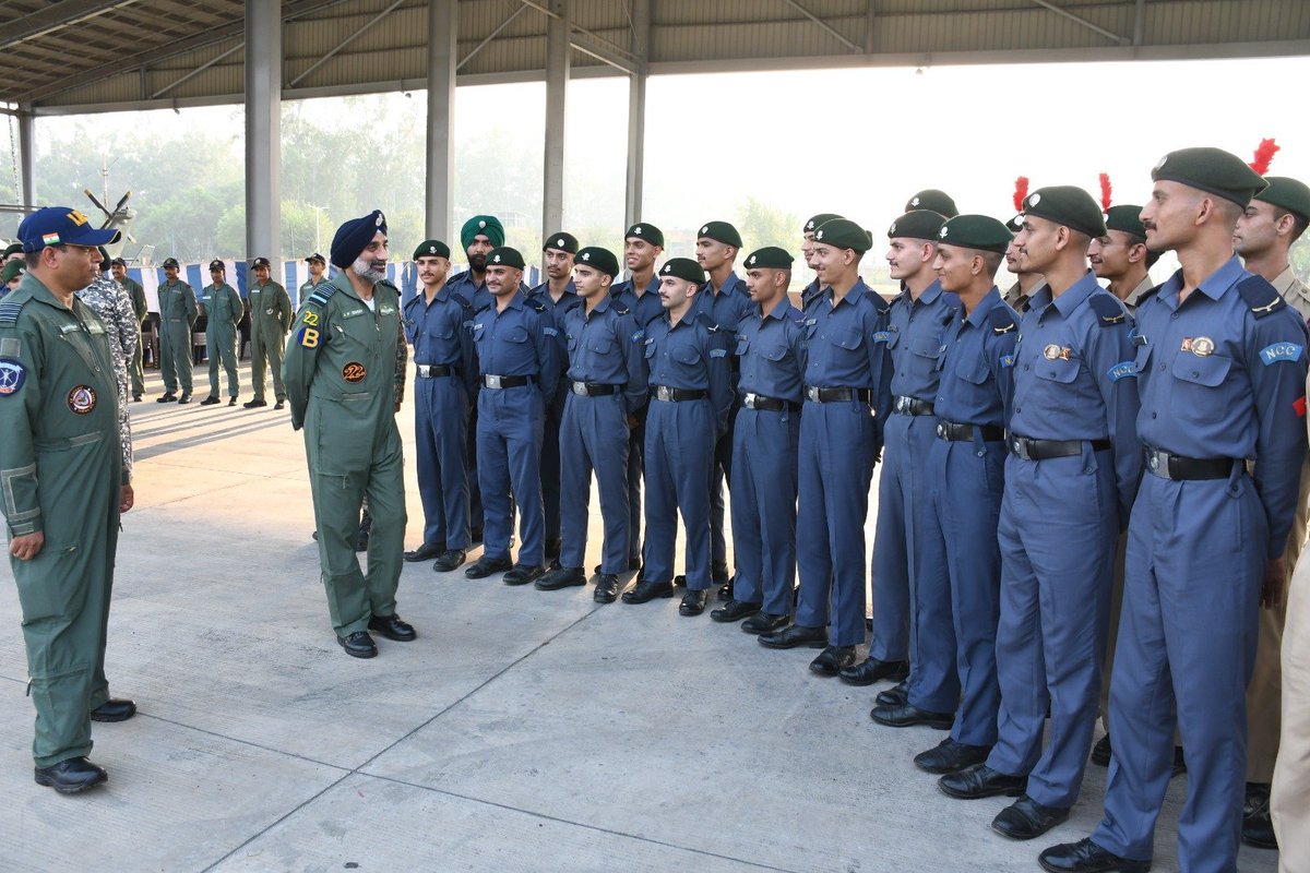 armylover247's tweet photo. An Interaction to Remember!  NCC Cadets of 1 J&amp;K Air Sqn &amp; 10 J&amp;K Battalion had the privilege of interacting with Air Chief Marshal AP Singh, PVSM, AVSM, Chief of the Air Staff, during his visit to Air Force Station #Udhampur.
https://t.co/fuY8hUSM39